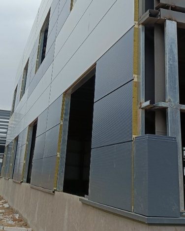 建築行業外牆用岩棉夾芯板的（de）優勢